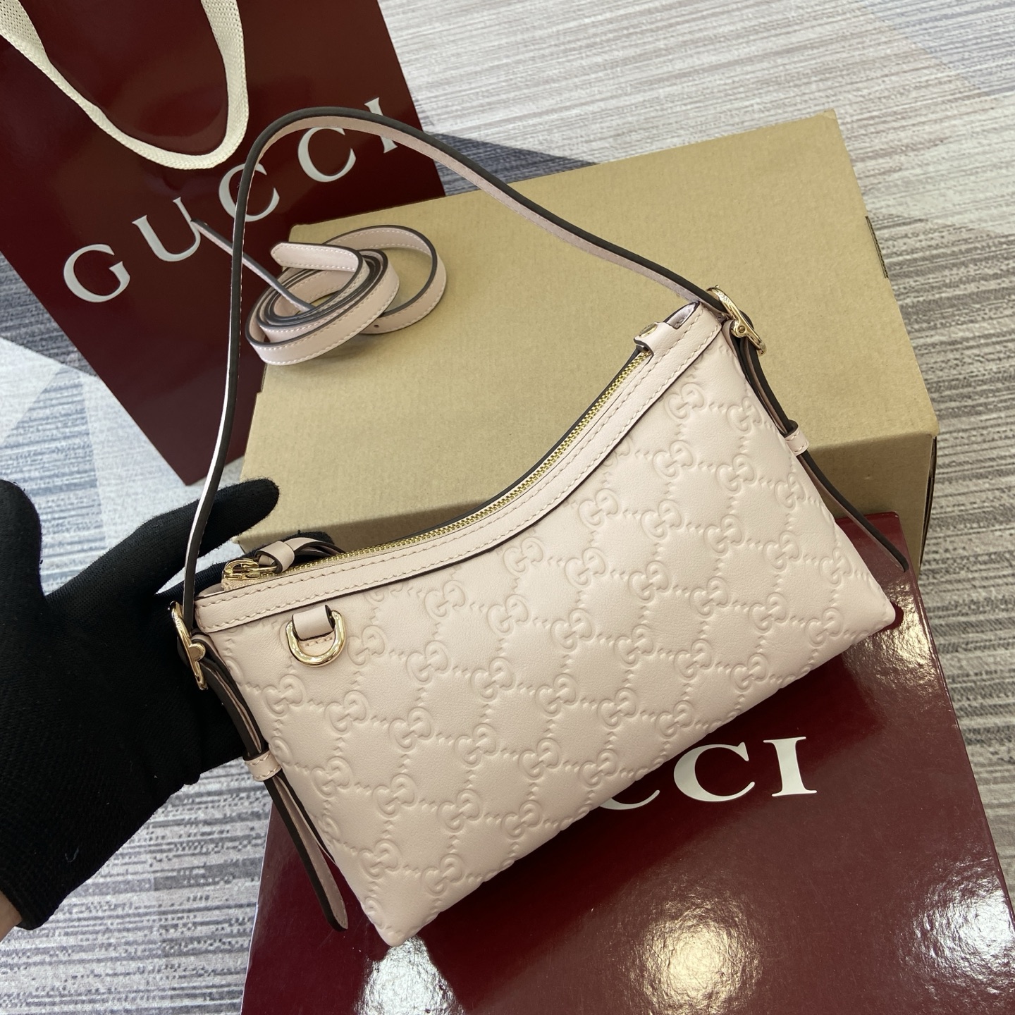 Gucci Emblem Embossed Leather Shoulder Bag - Light Pink, 22cm x 14cm x 8cm 2 i1753774521183 311 0 10