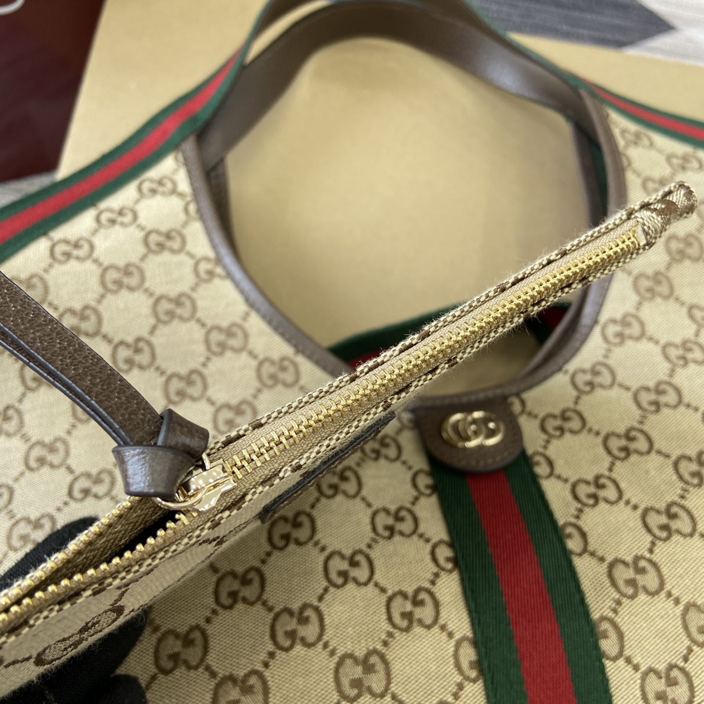 Gucci Giglio Large Tote Bag in Beige Canvas with Removable Pouch - 50x47x14cm 11 i1753854057561 1347 0 8