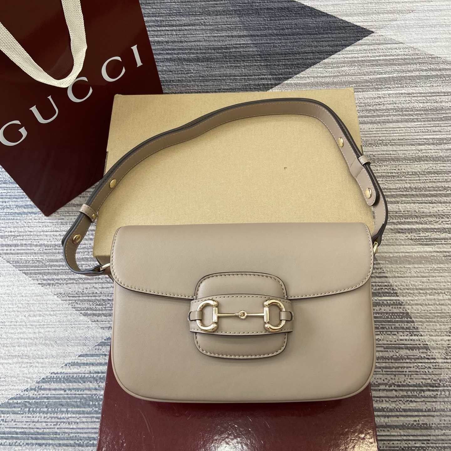 Gucci Horsebit 1955 Small Shoulder Bag in Taupe Leather with Gold Hardware 3 i1753854160715 8421 0 0