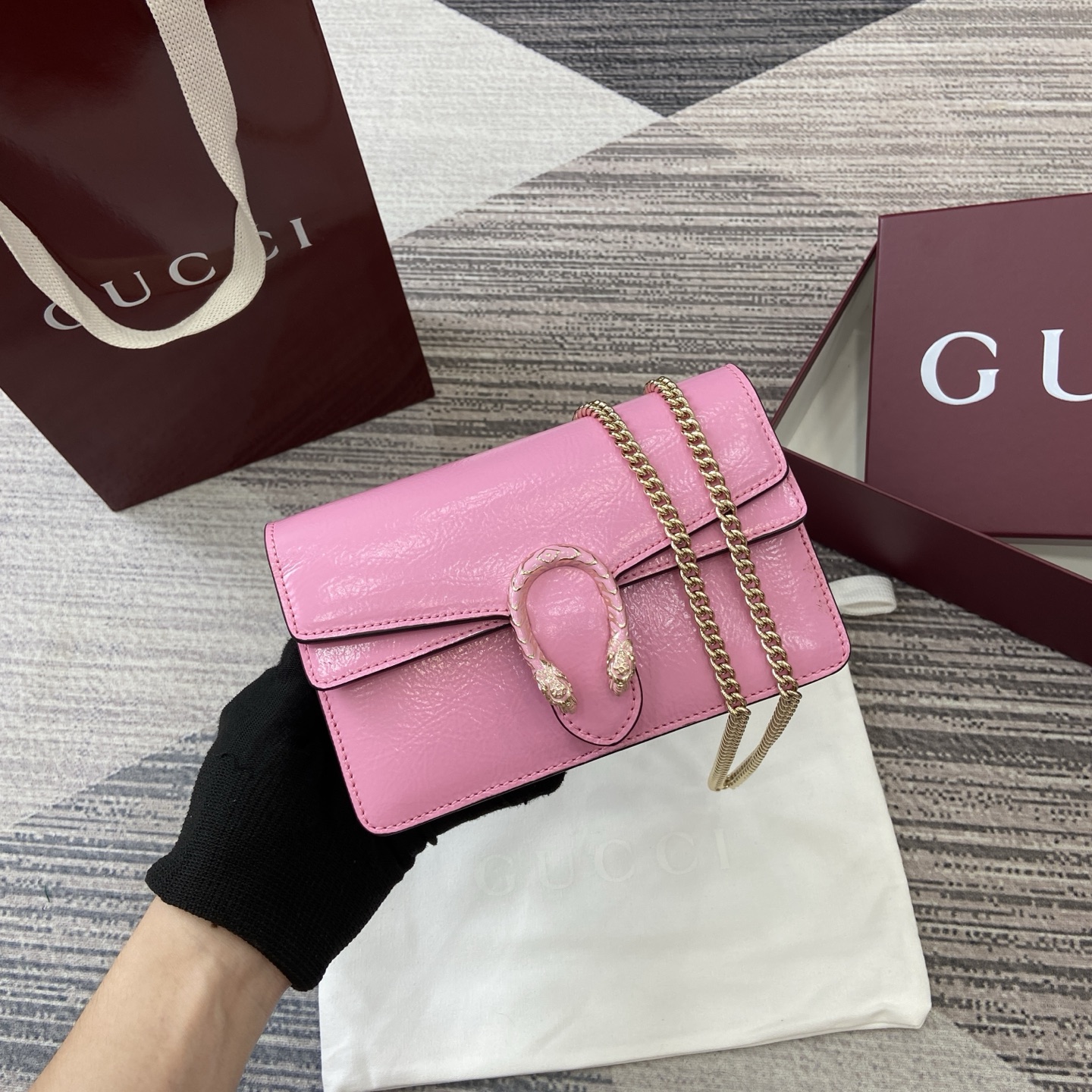 Gucci Pink Patent Leather Mini Shoulder Bag with Chain Strap - Stylish & Elegant 2 i1754118825917 2936 0 0