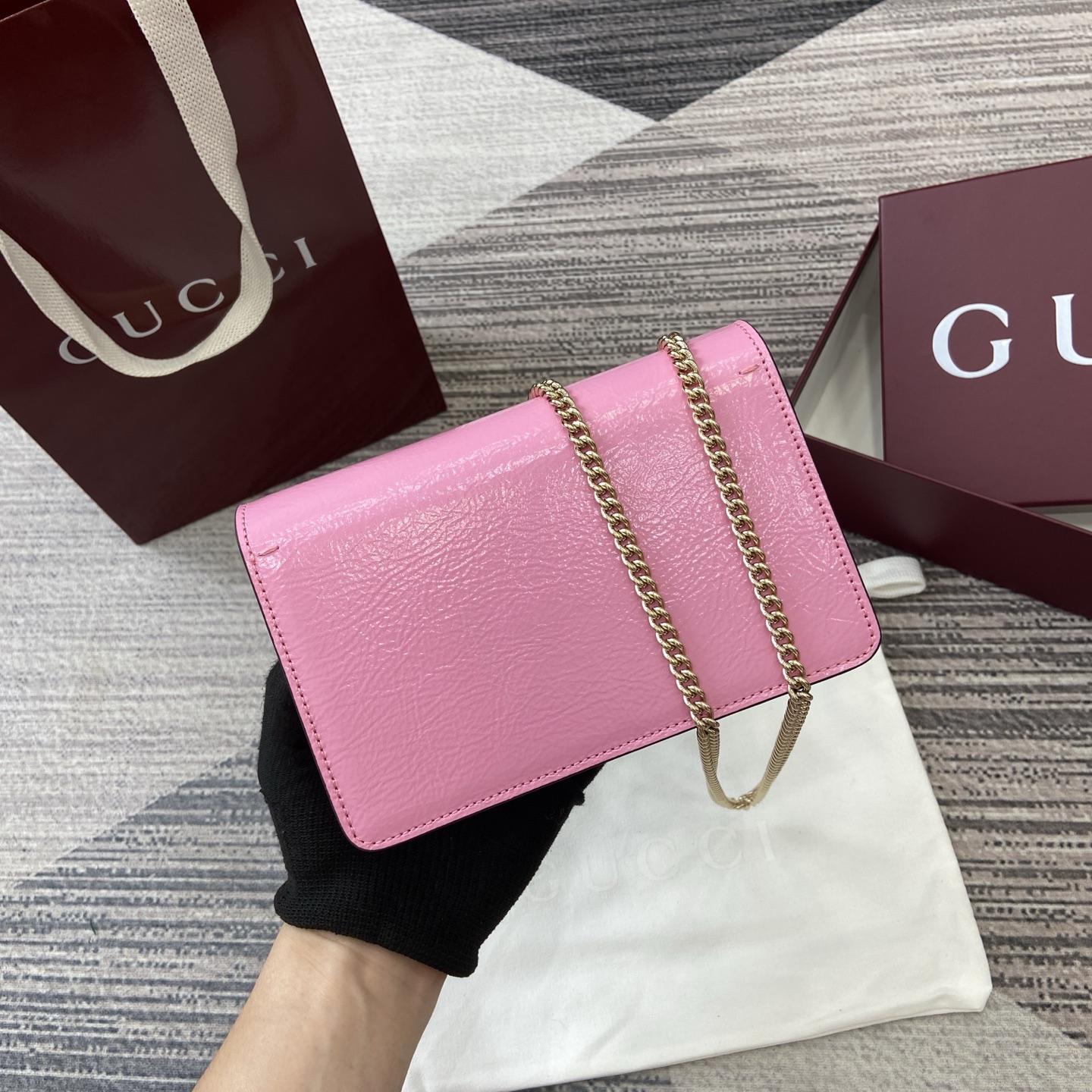 Gucci Pink Patent Leather Mini Shoulder Bag with Chain Strap - Stylish & Elegant 3 i1754118825939 747 0 1