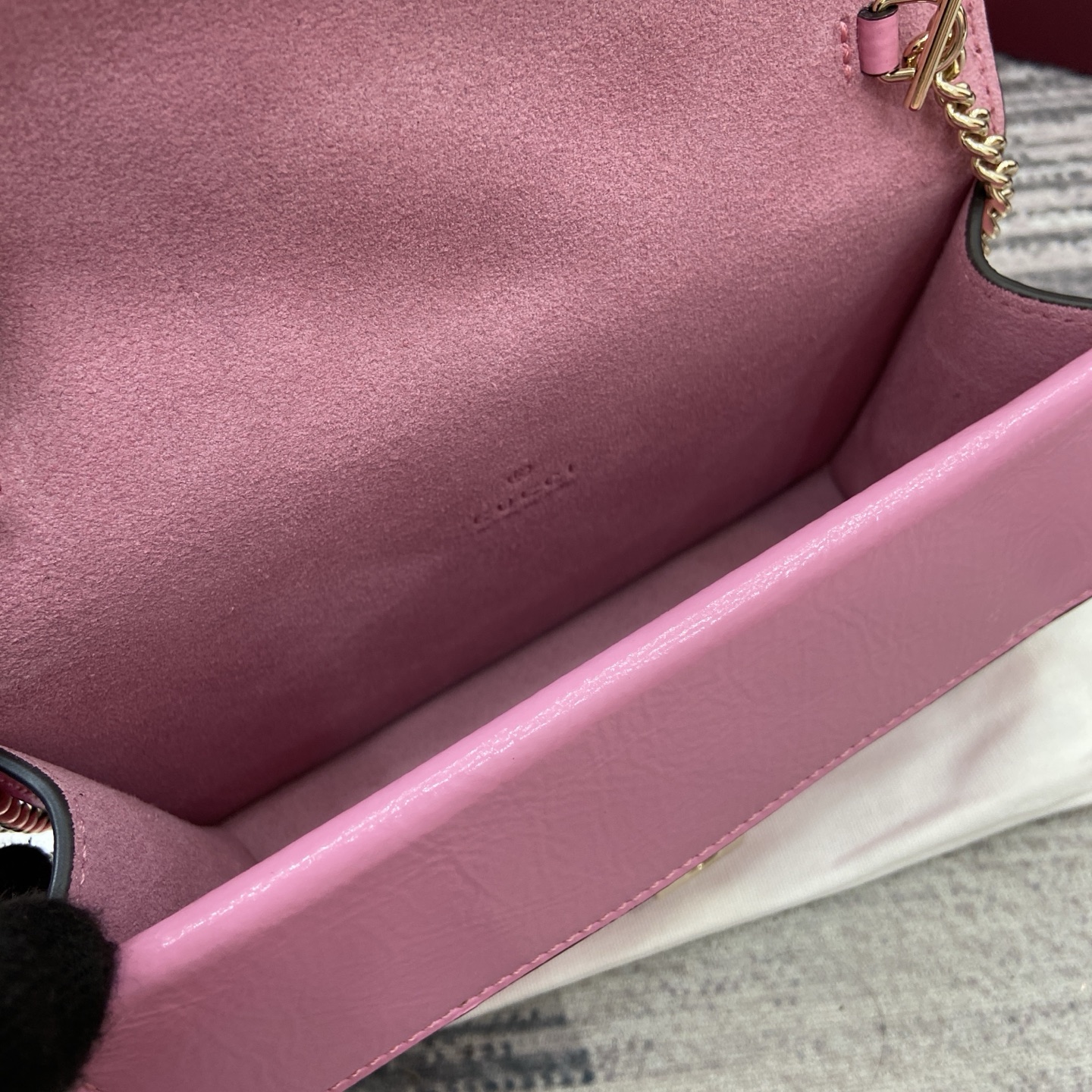 Gucci Pink Patent Leather Mini Shoulder Bag with Chain Strap - Stylish & Elegant 10 i1754118827884 1841 0 10