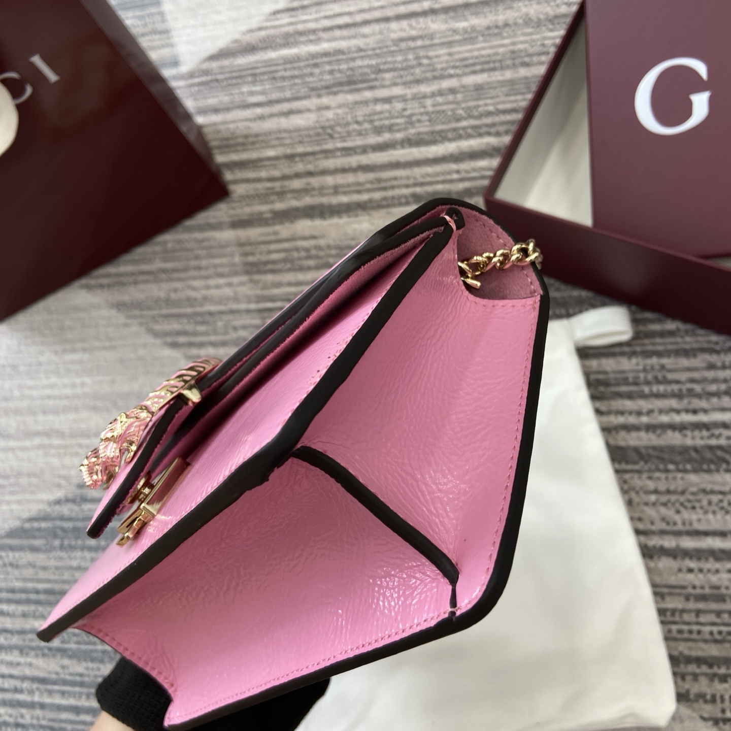 Gucci Pink Patent Leather Mini Shoulder Bag with Chain Strap - Stylish & Elegant 6 i1754118828032 2722 0 4