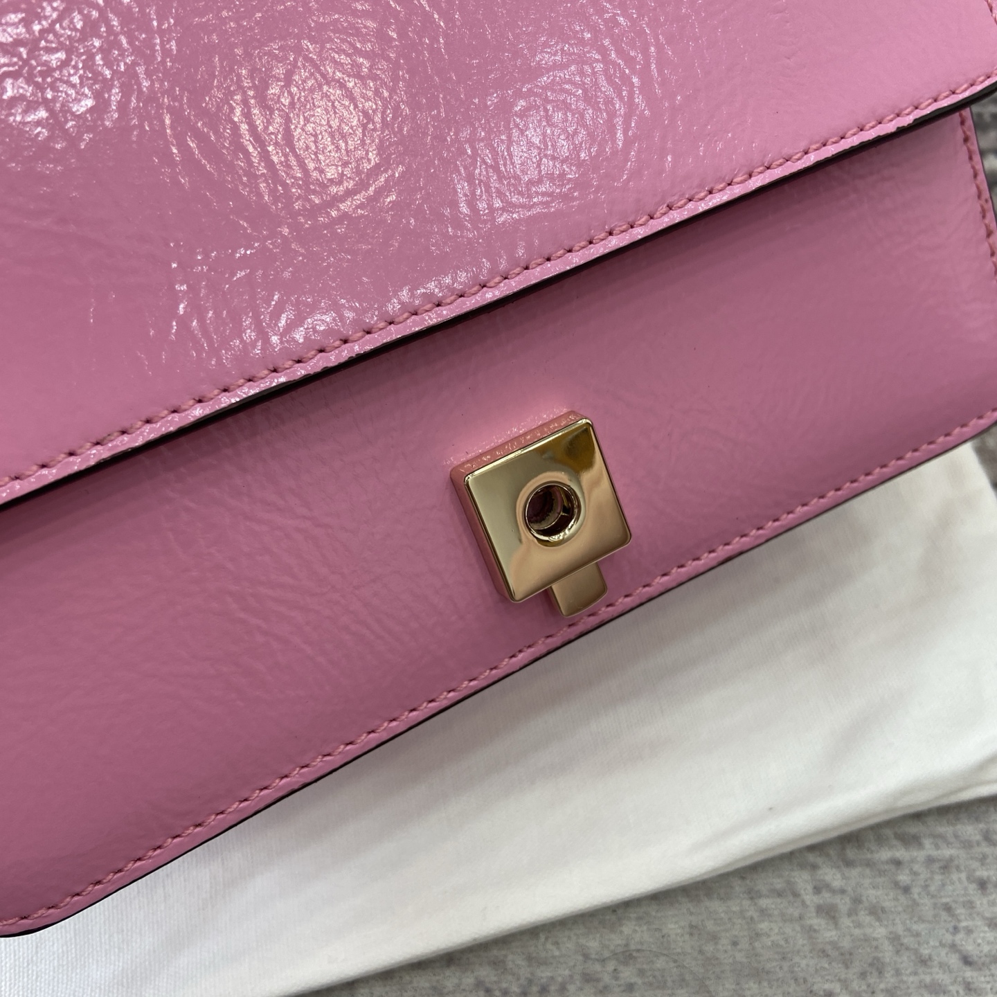 Gucci Pink Patent Leather Mini Shoulder Bag with Chain Strap - Stylish & Elegant 9 i1754118829640 3272 0 7