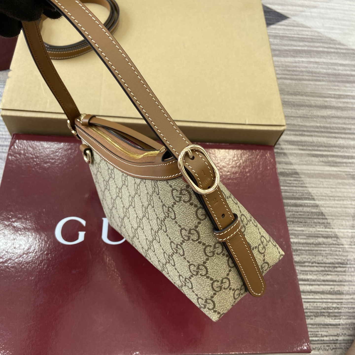 Gucci Emblem Embossed Leather Shoulder Bag - Brown 12 i1754119005383 1267 0 9
