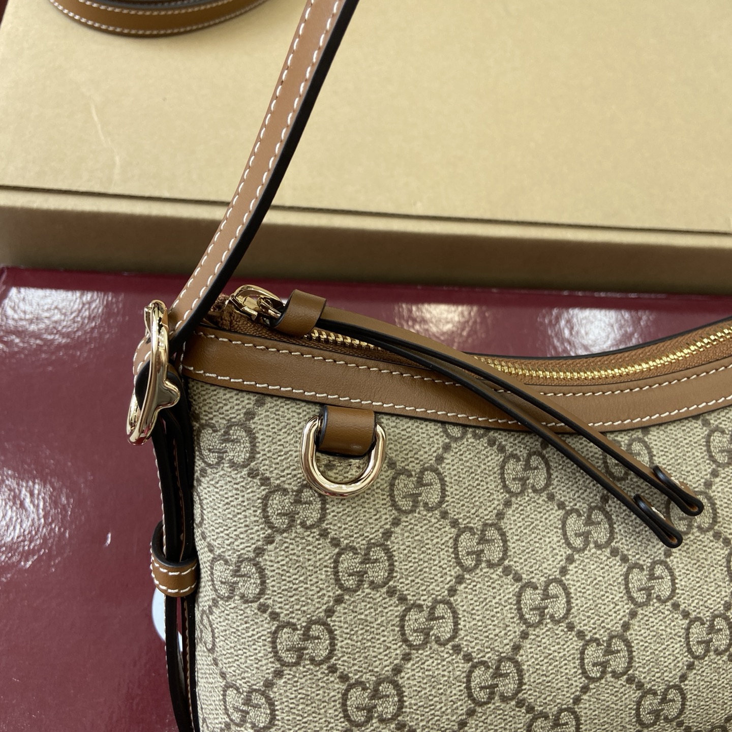 Gucci Emblem Embossed Leather Shoulder Bag - Brown 8 i1754119005424 131 0 6