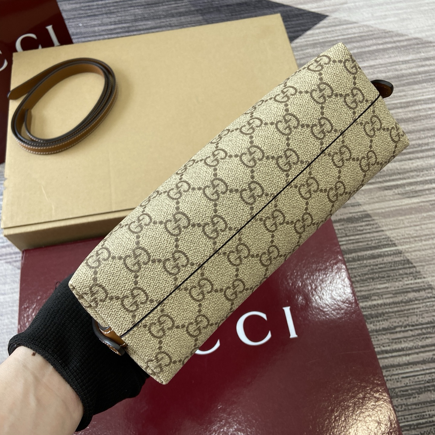 Gucci Emblem Embossed Leather Shoulder Bag - Brown 9 i1754119008201 9854 0 7