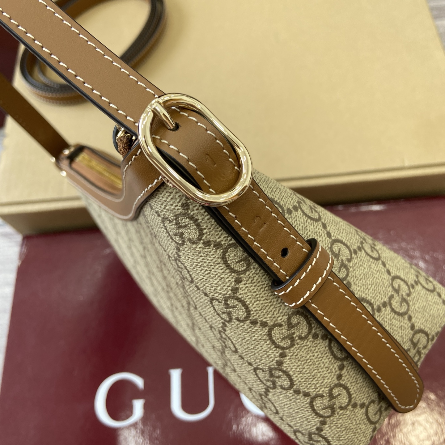 Gucci Emblem Embossed Leather Shoulder Bag - Brown 6 i1754119008419 2737 0 3