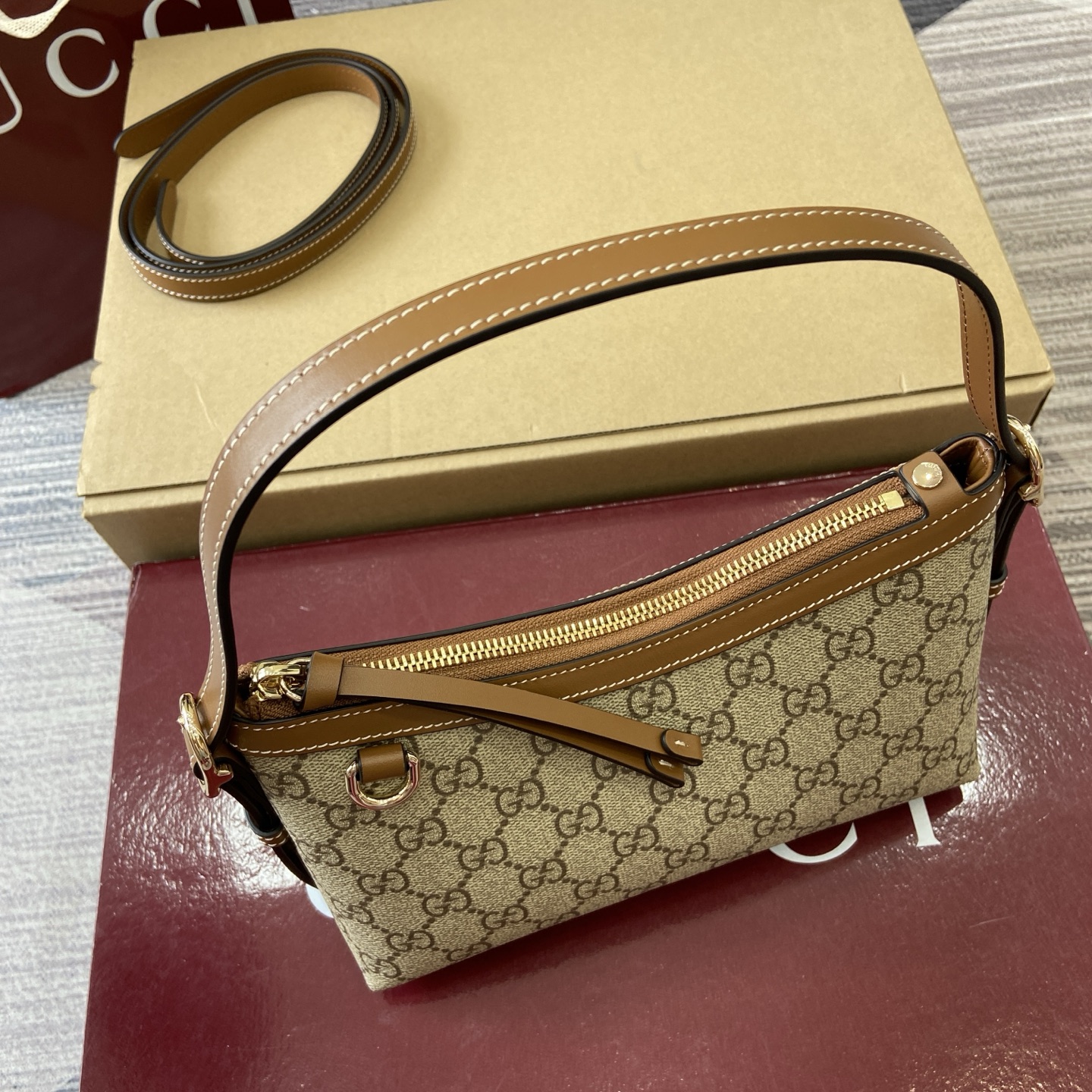 Gucci Emblem Embossed Leather Shoulder Bag - Brown 7 i1754119008450 8812 0 4