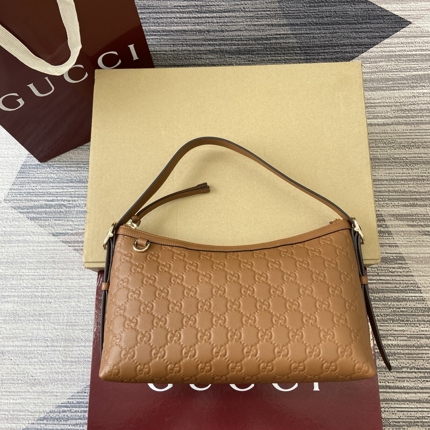 Gucci Emblem Embossed Leather Shoulder Bag - Brown, 30cm x 19cm x 11cm 2 i1754119030602 682 0 0