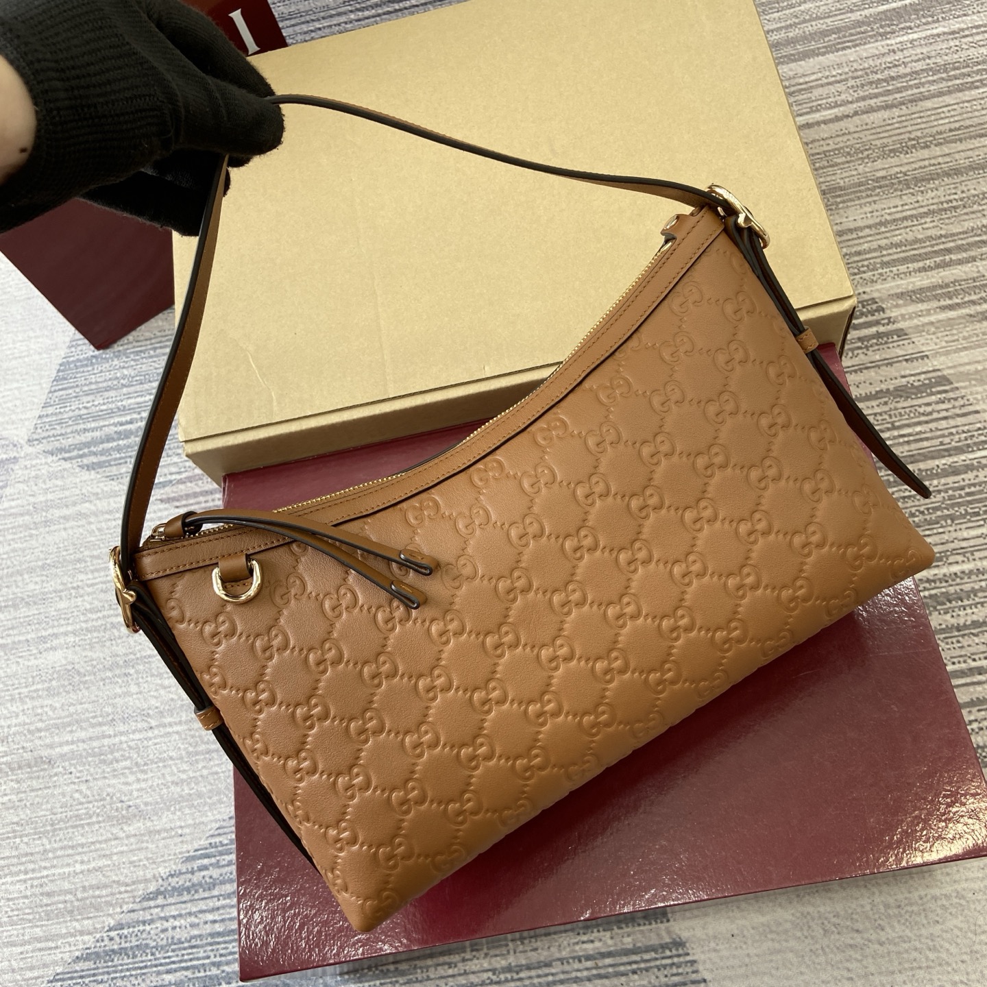 Gucci Emblem Embossed Leather Shoulder Bag - Brown, 30cm x 19cm x 11cm 1 i1754119031583 4967 0 5
