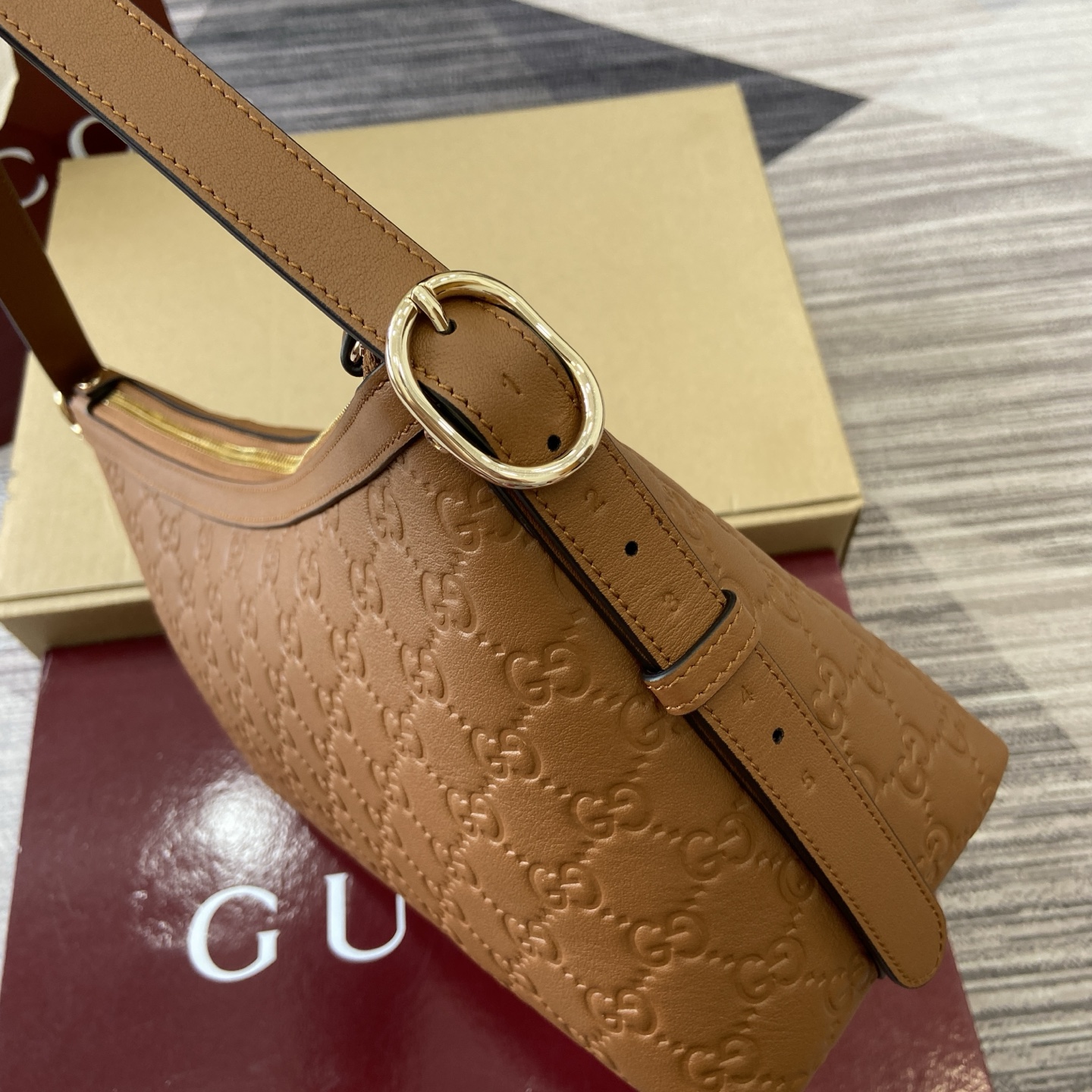 Gucci Emblem Embossed Leather Shoulder Bag - Brown, 30cm x 19cm x 11cm 12 i1754119031649 1100 0 3