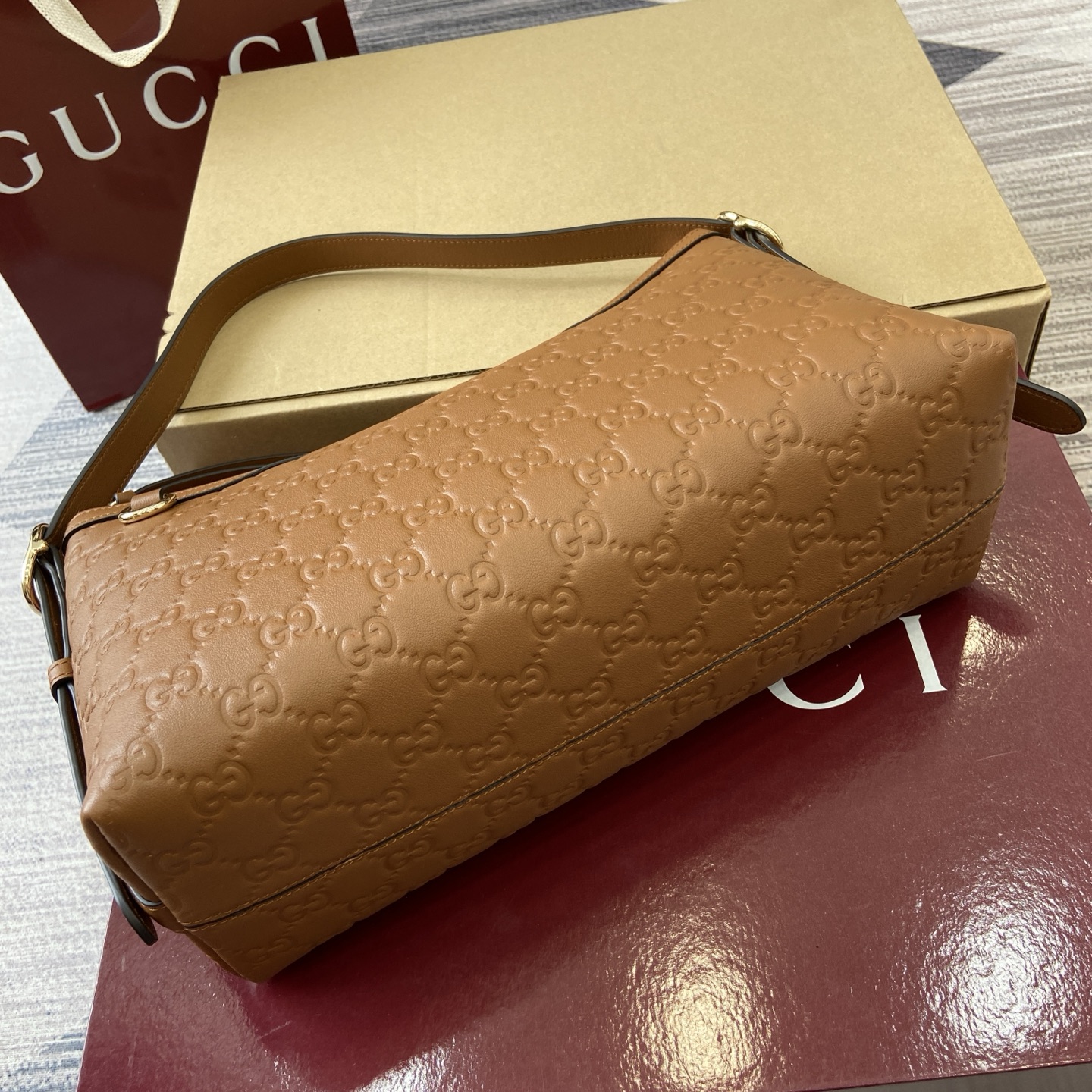 Gucci Emblem Embossed Leather Shoulder Bag - Brown, 30cm x 19cm x 11cm 7 i1754119033391 9928 0 10