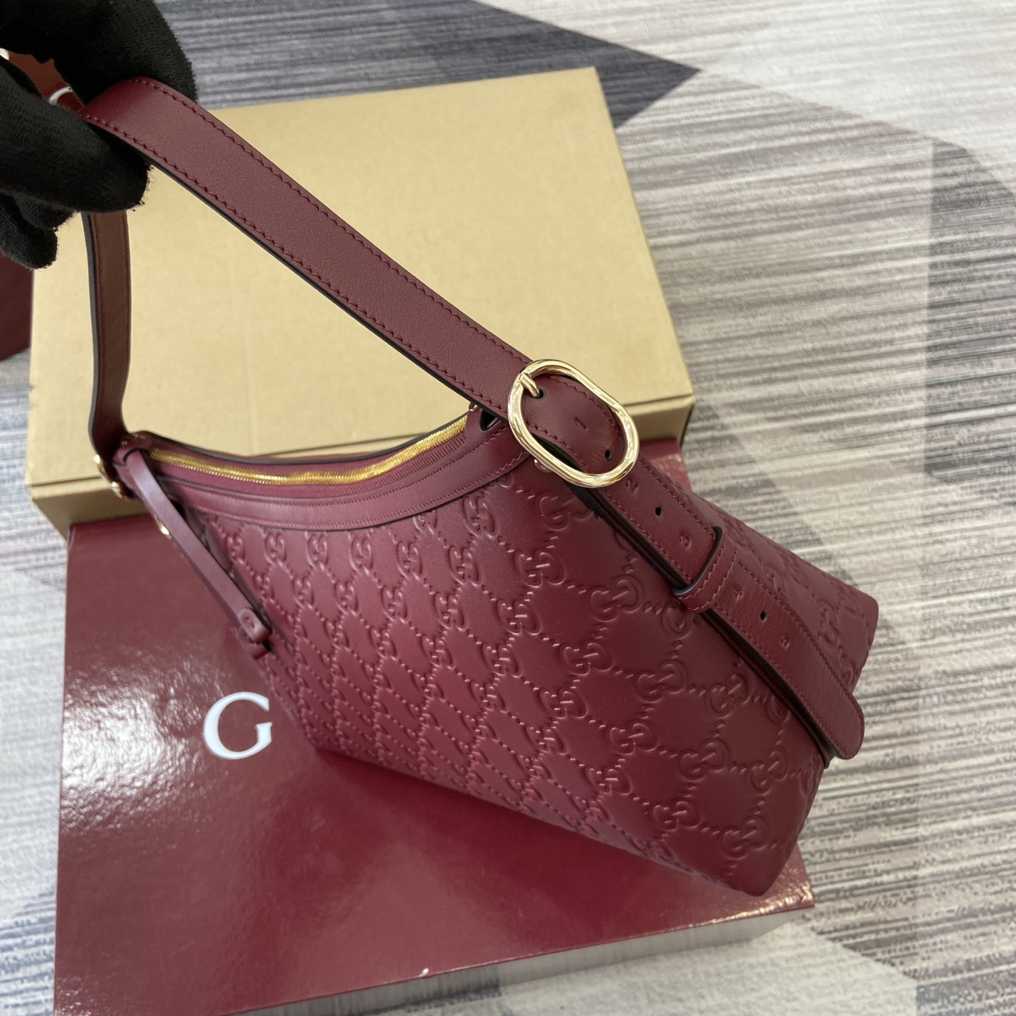 Gucci Emblem Embossed Leather Shoulder Bag, Ancoro Red - Model 847449 8 i1754119037308 375 0 8