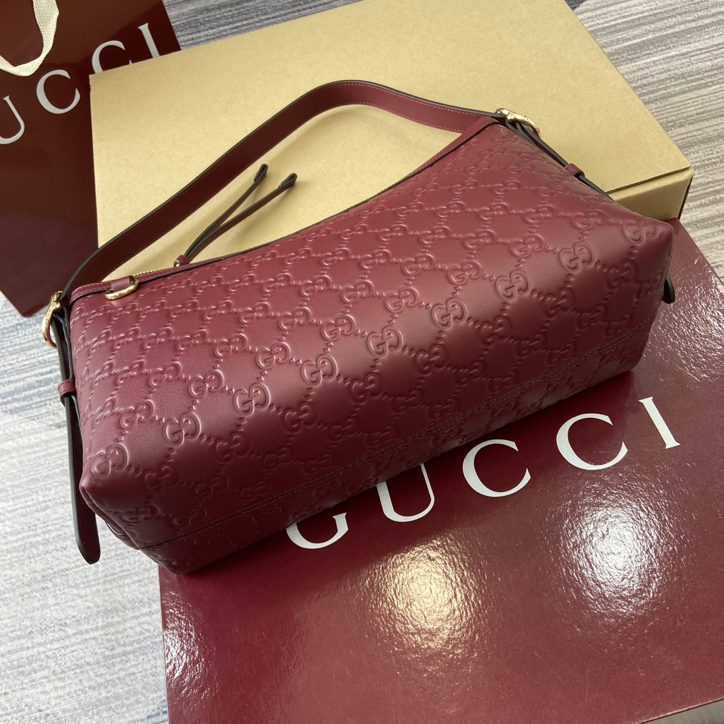 Gucci Emblem Embossed Leather Shoulder Bag, Ancoro Red - Model 847449 12 i1754119037332 5010 0 11