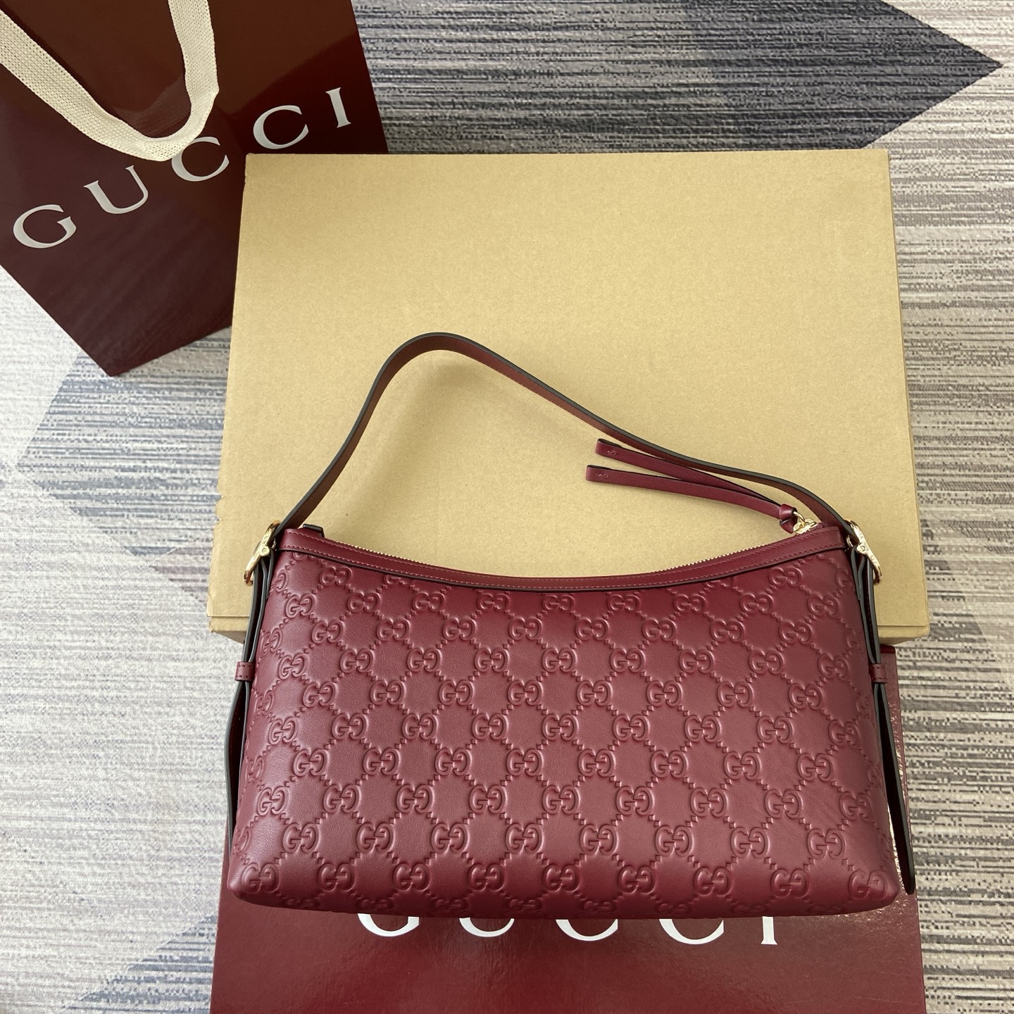 Gucci Emblem Embossed Leather Shoulder Bag, Ancoro Red - Model 847449 3 i1754119038911 1725 0 1