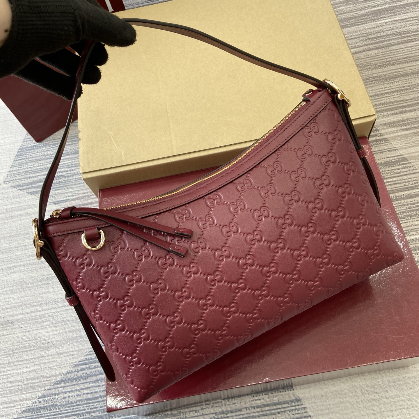 Gucci Emblem Embossed Leather Shoulder Bag, Ancoro Red - Model 847449 1 i1754119040002 8670 0 5