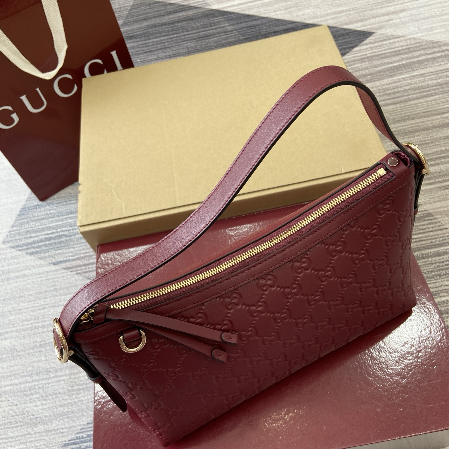 Gucci Emblem Embossed Leather Shoulder Bag, Ancoro Red - Model 847449 5 i1754119040172 1302 0 4