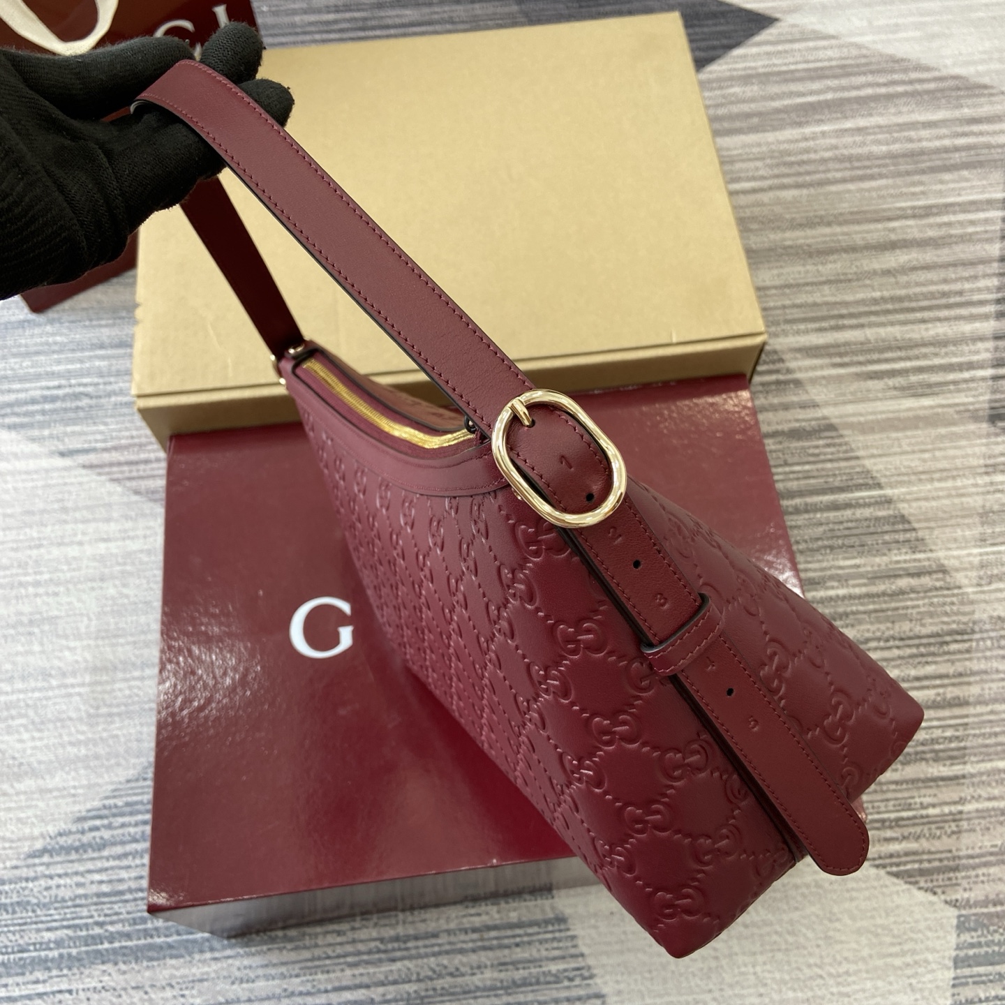 Gucci Emblem Embossed Leather Shoulder Bag, Ancoro Red - Model 847449 4 i1754119041563 6050 0 2