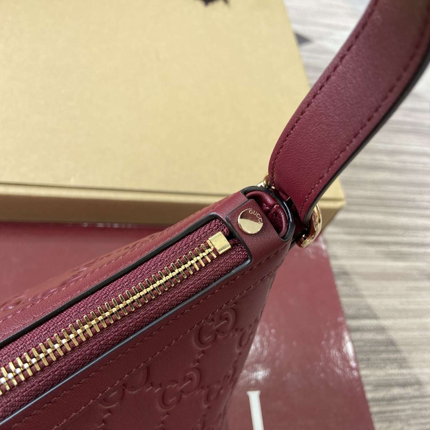Gucci Emblem Embossed Leather Shoulder Bag, Ancoro Red - Model 847449 7 i1754119041646 1354 0 7