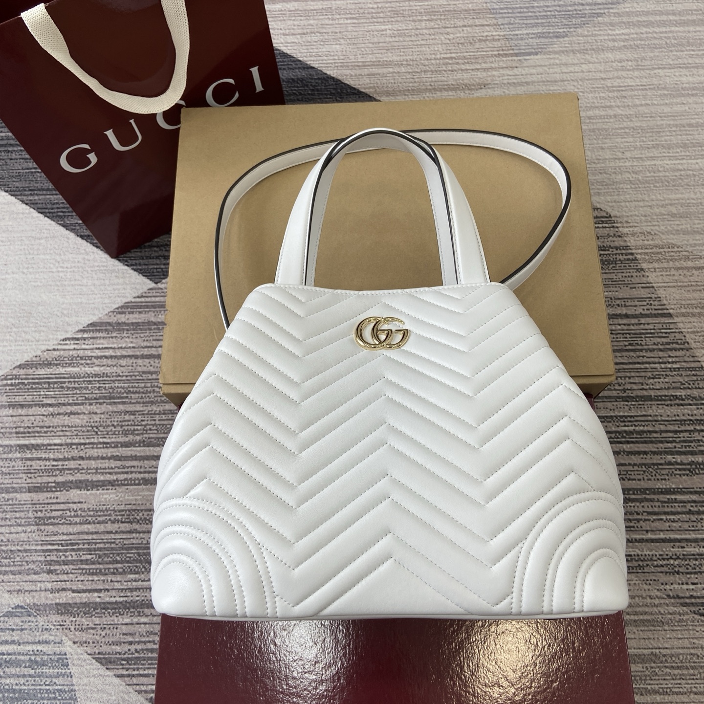 Gucci Marmont White Leather Tote Bag with Chain Strap - Versatile Design 2 i1755849036899 1843 0 5