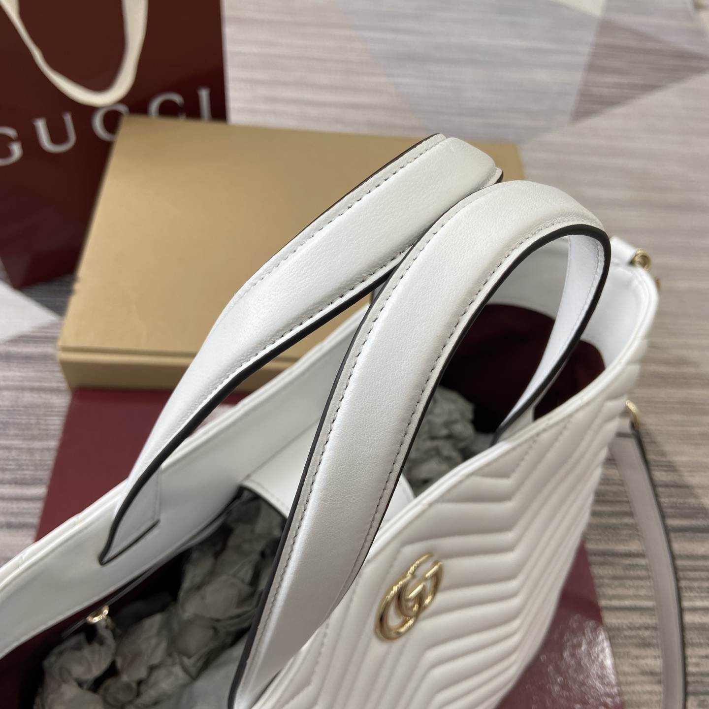Gucci Marmont White Leather Tote Bag with Chain Strap - Versatile Design 8 i1755849036979 8290 0 9