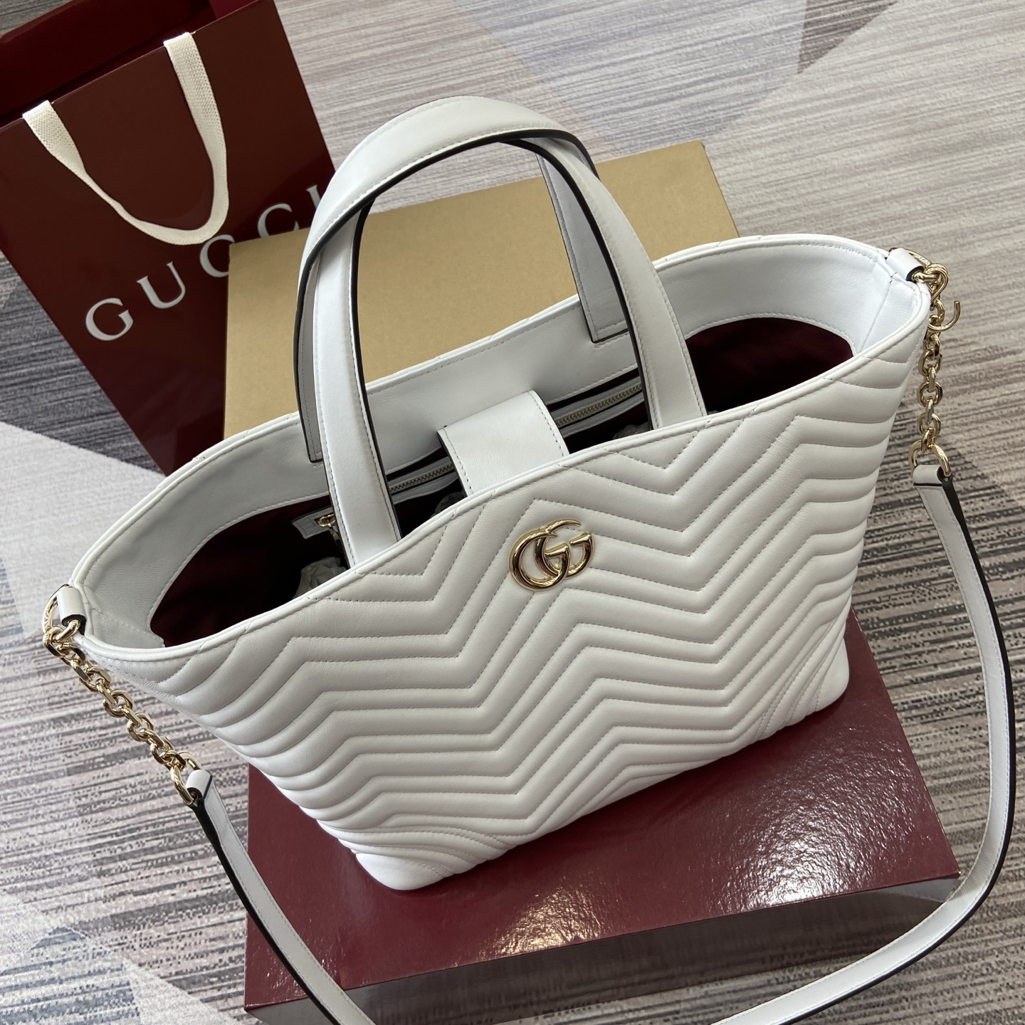 Gucci Marmont White Leather Tote Bag with Chain Strap - Versatile Design 5 i1755849041767 2734 0 3