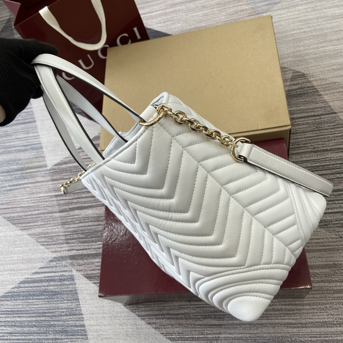 Gucci Marmont White Leather Tote Bag with Chain Strap - Versatile Design 4 i1755849041813 4309 0 2