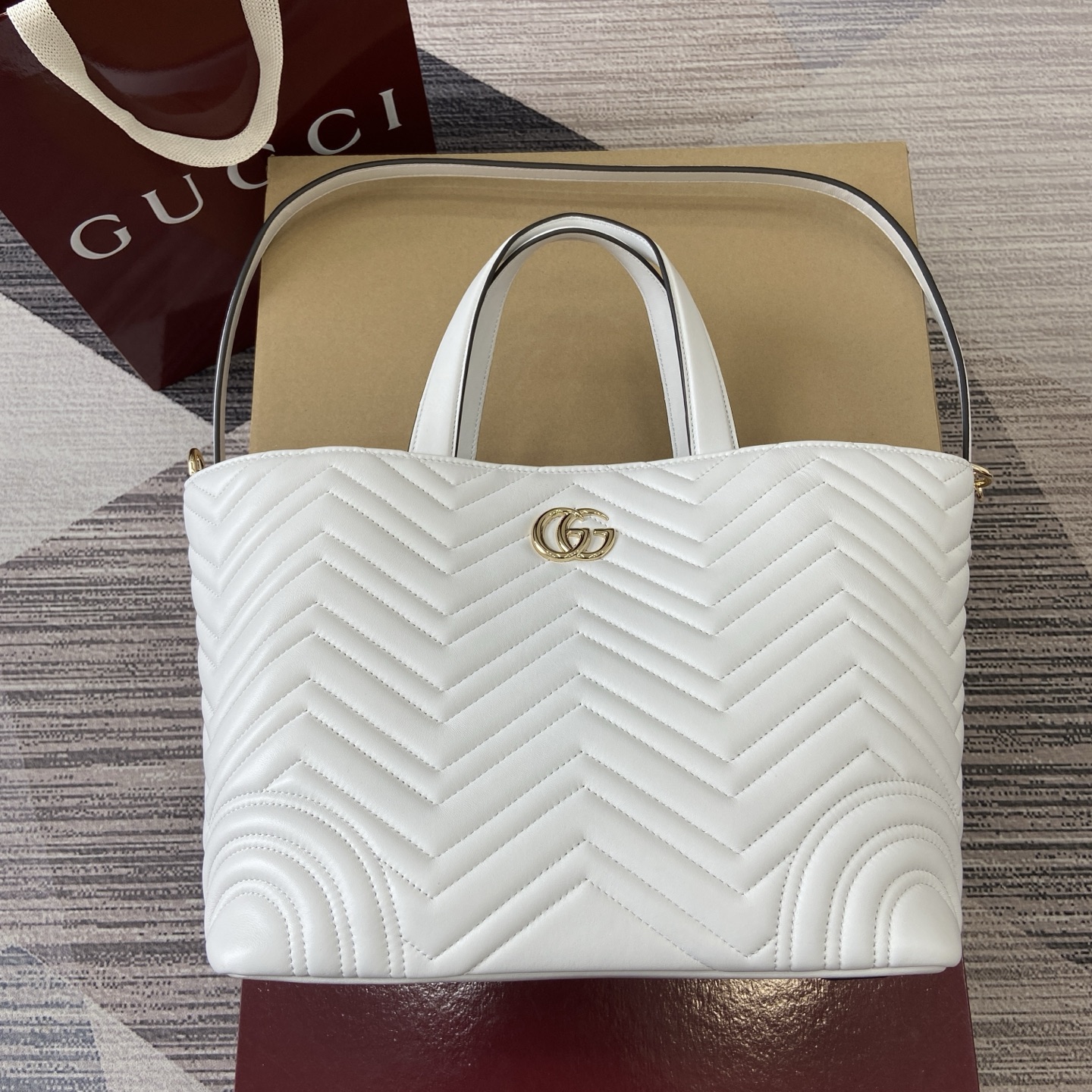 Gucci Marmont White Leather Tote Bag with Chain Strap - Versatile Design 1 i1755849043671 7021 0 0