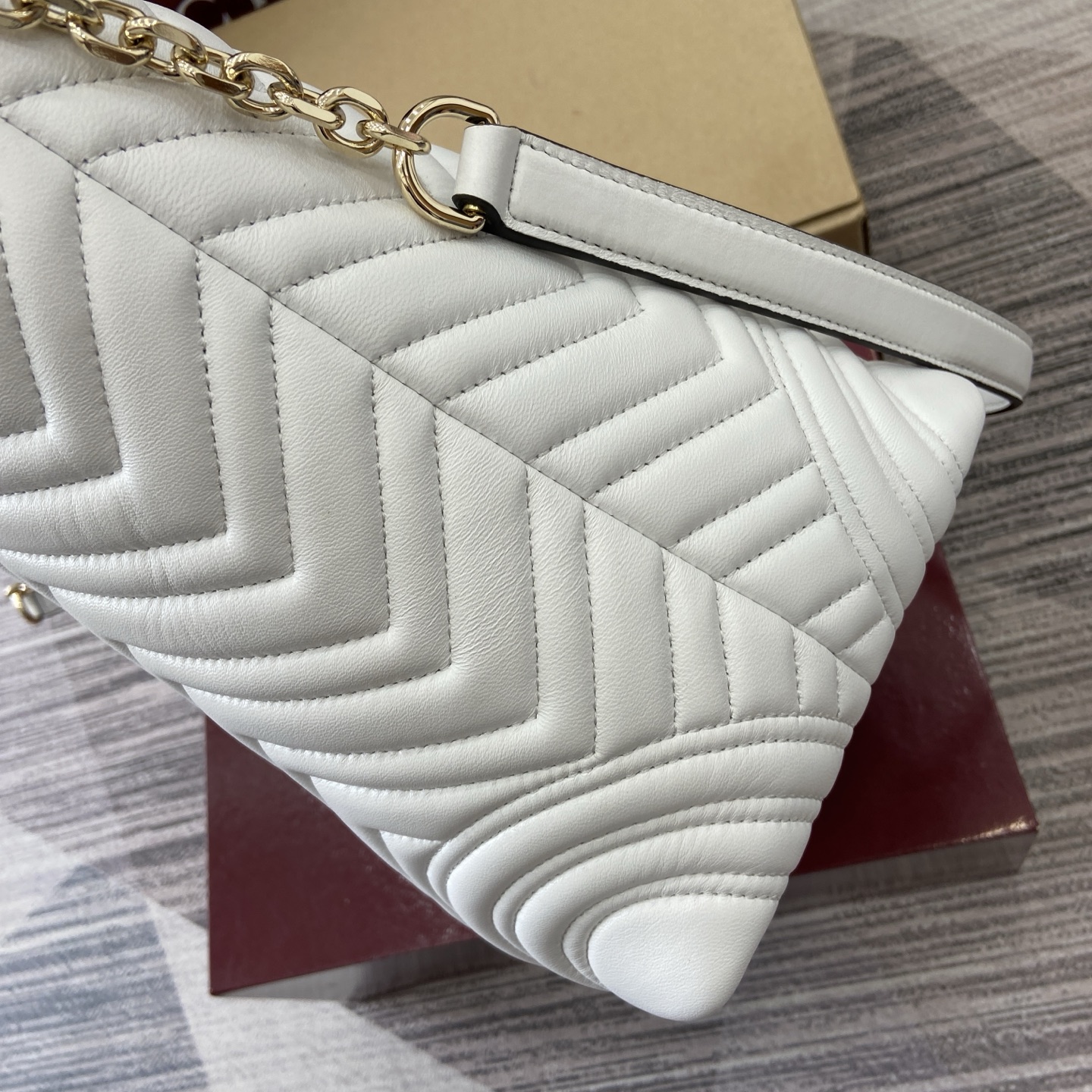 Gucci Marmont White Leather Tote Bag with Chain Strap - Versatile Design 12 i1755849043733 6302 0 6