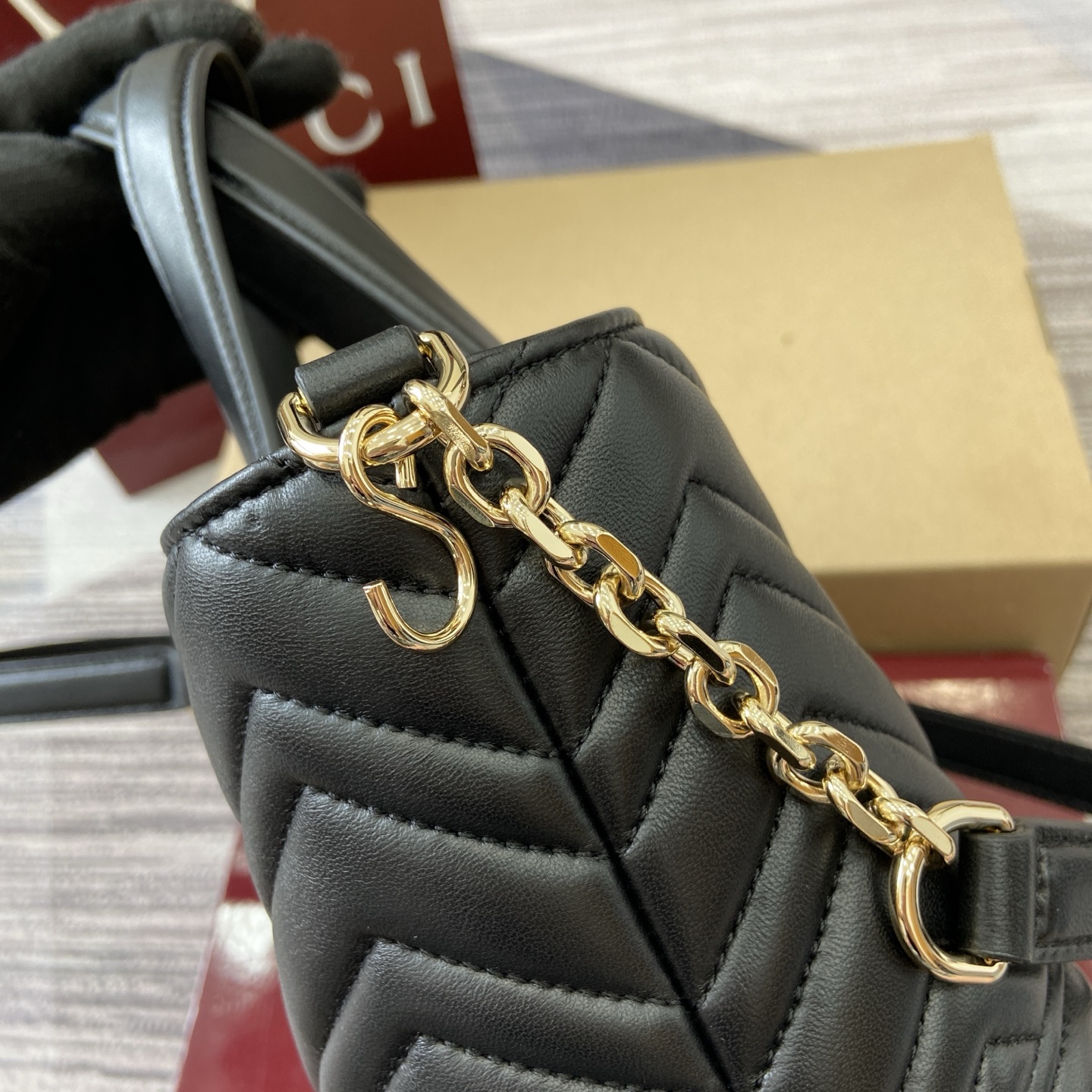 Gucci Marmont Black Leather Tote Bag with Chain Strap - Stylish & Versatile 11 i1755849167291 7397 0 10