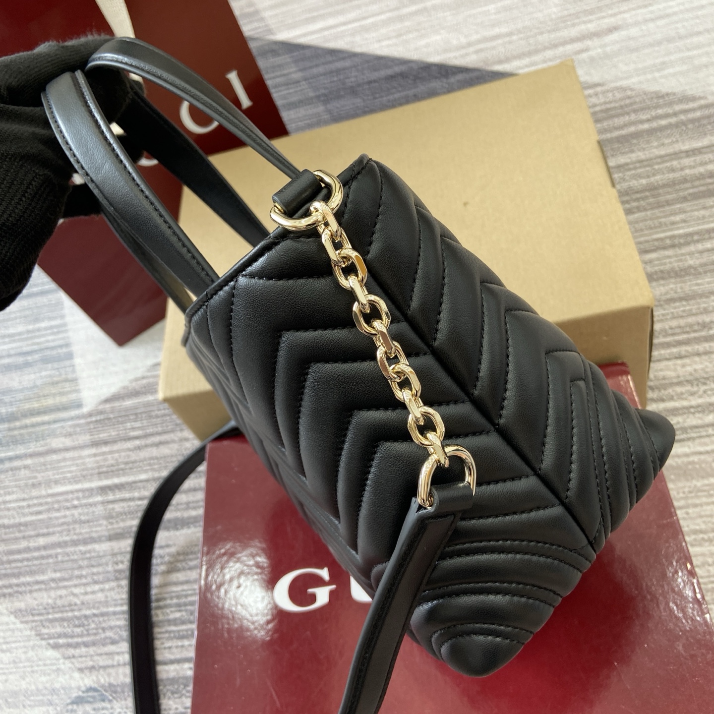 Gucci Marmont Black Leather Tote Bag with Chain Strap - Stylish & Versatile 5 i1755849168544 2058 0 3