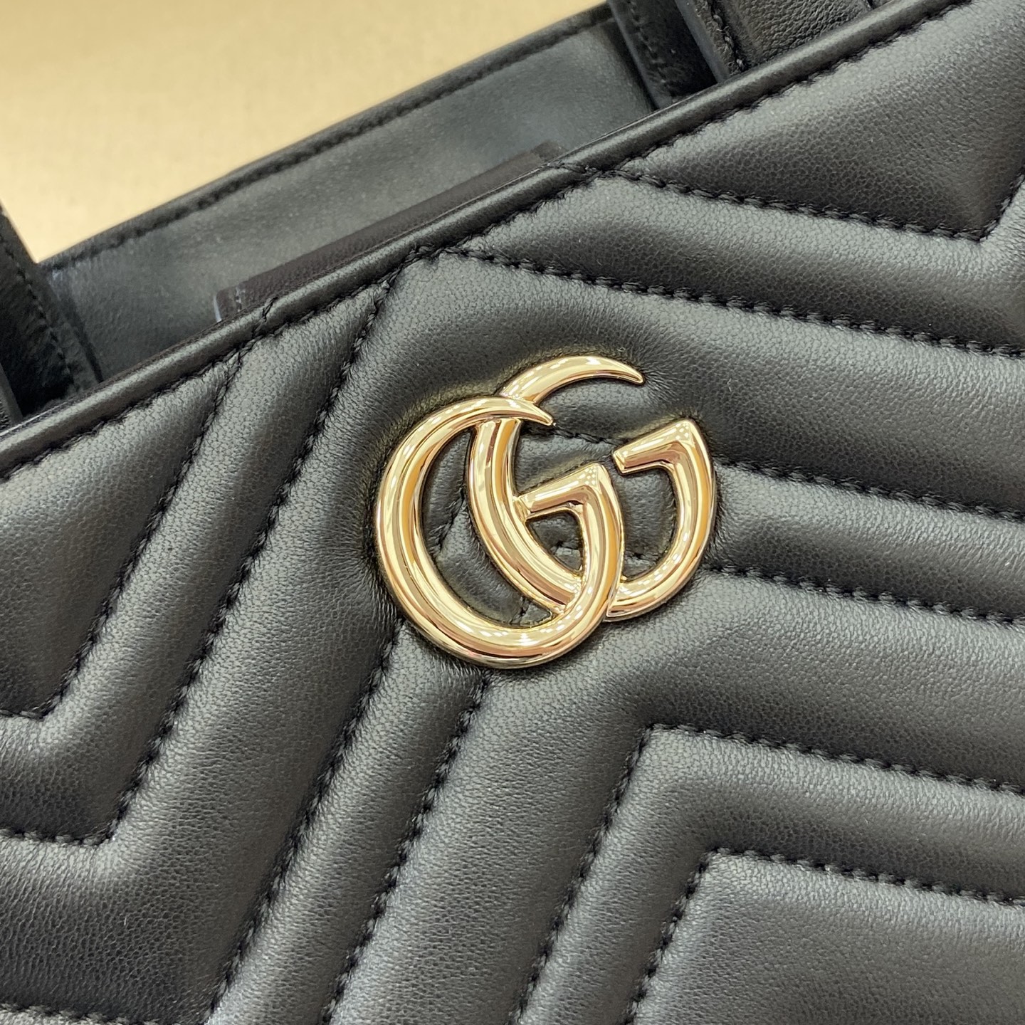 Gucci Marmont Black Leather Tote Bag with Chain Strap - Stylish & Versatile 7 i1755849169880 3626 0 7