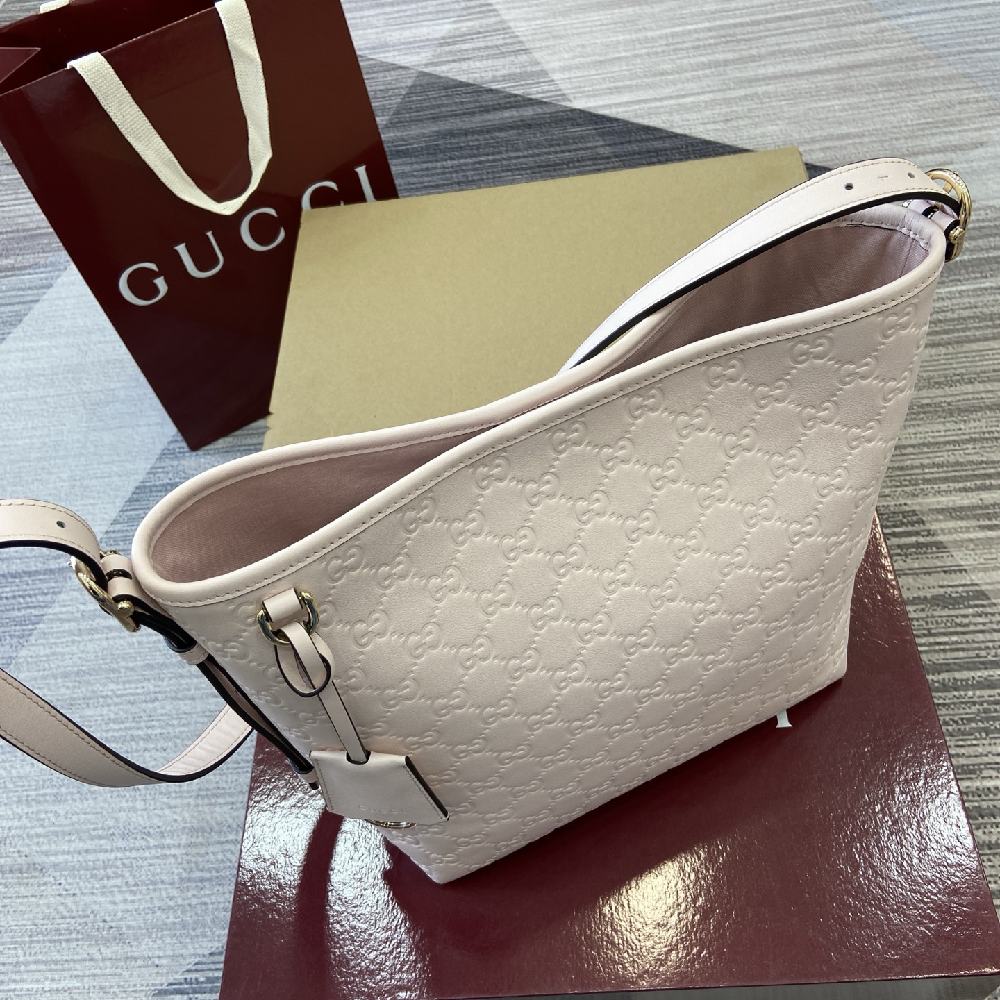 Gucci Emblem Pale Pink Embossed Leather Shoulder Bag - Elegant & Spacious 6 i1756271344151 1825 0 3