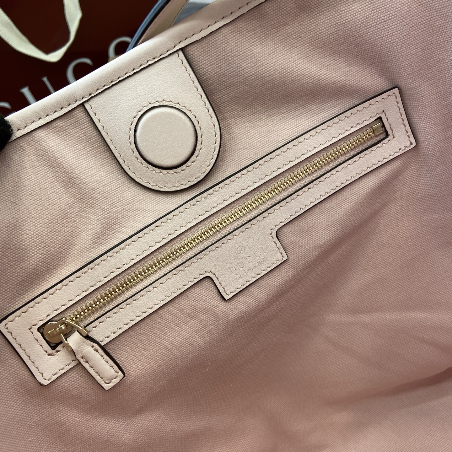 Gucci Emblem Pale Pink Embossed Leather Shoulder Bag - Elegant & Spacious 12 i1756271344193 544 0 10