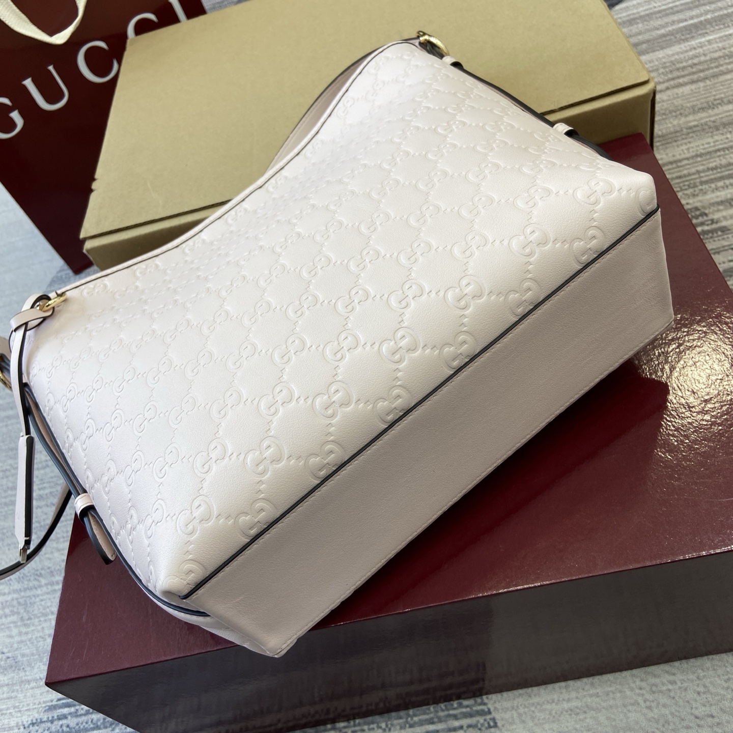 Gucci Emblem Pale Pink Embossed Leather Shoulder Bag - Elegant & Spacious 8 i1756271344196 4901 0 6