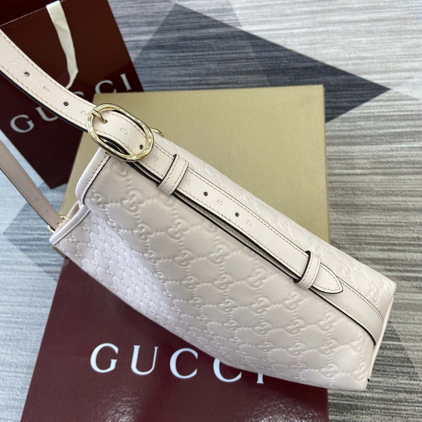 Gucci Emblem Pale Pink Embossed Leather Shoulder Bag - Elegant & Spacious 5 i1756271346002 5426 0 2