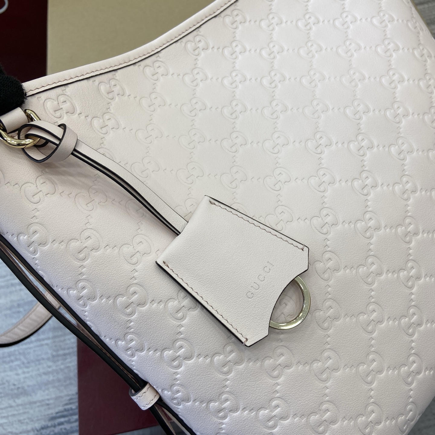 Gucci Emblem Pale Pink Embossed Leather Shoulder Bag - Elegant & Spacious 7 i1756271346125 9824 0 5