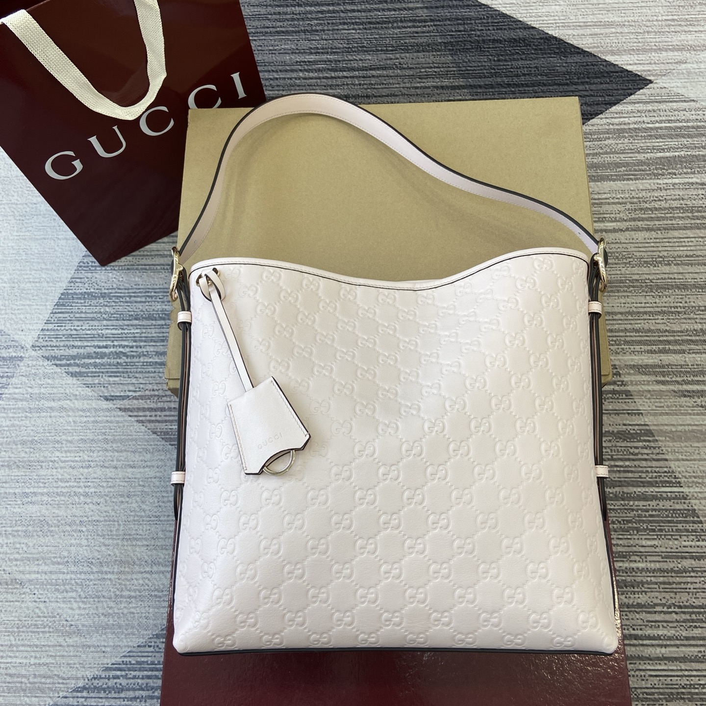 Gucci Emblem Embossed Leather Bucket Bag - Pale Pink, 30.5 x 30.5 x 9 cm 2 i1756271363710 4551 0 0