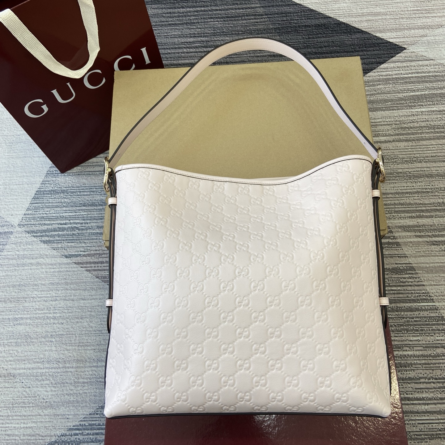 Gucci Emblem Embossed Leather Bucket Bag - Pale Pink, 30.5 x 30.5 x 9 cm 3 i1756271363780 9268 0 1