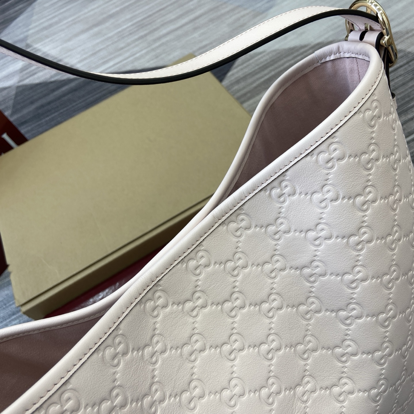 Gucci Emblem Embossed Leather Bucket Bag - Pale Pink, 30.5 x 30.5 x 9 cm 11 i1756271365525 2618 0 8