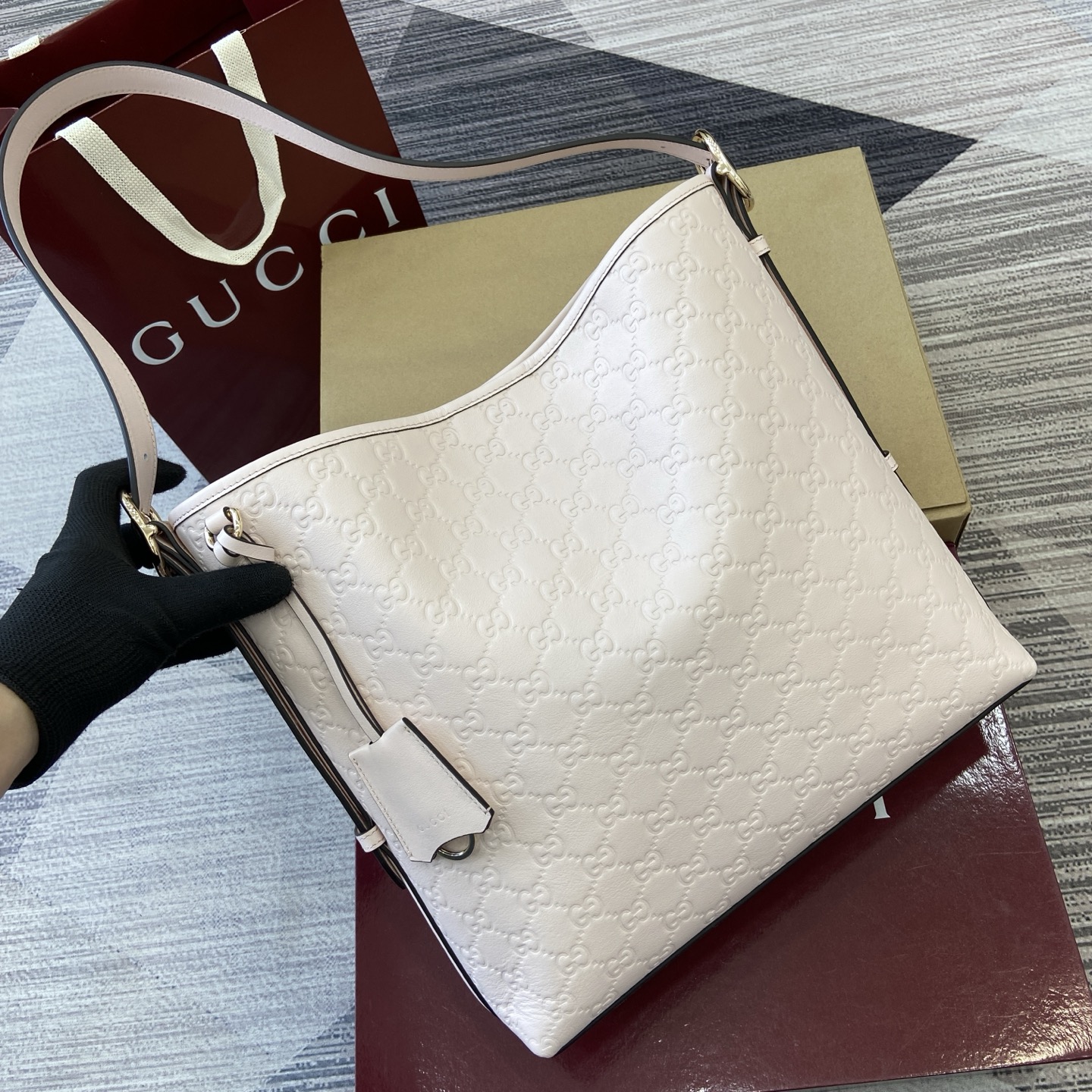 Gucci Emblem Embossed Leather Bucket Bag - Pale Pink, 30.5 x 30.5 x 9 cm 4 i1756271366578 3277 0 4