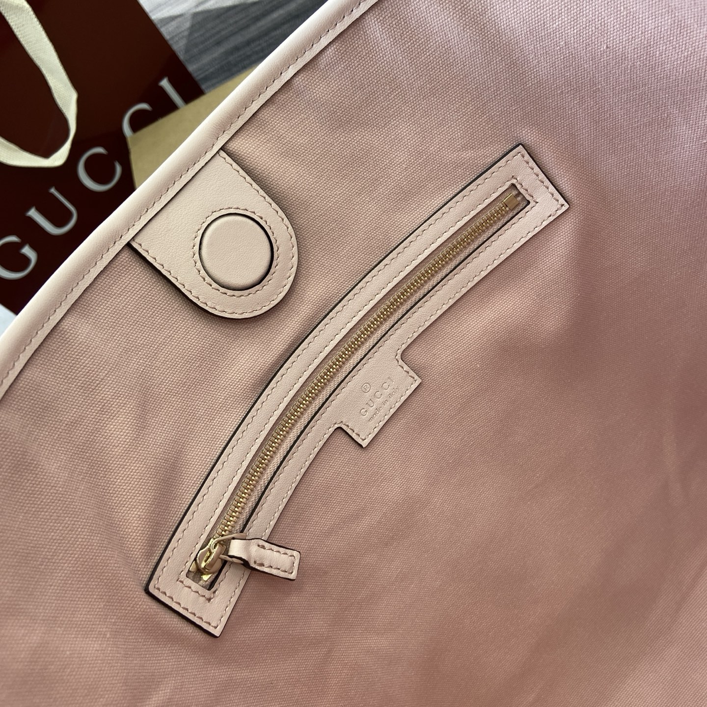 Gucci Emblem Embossed Leather Bucket Bag - Pale Pink, 30.5 x 30.5 x 9 cm 12 i1756271366645 2067 0 10