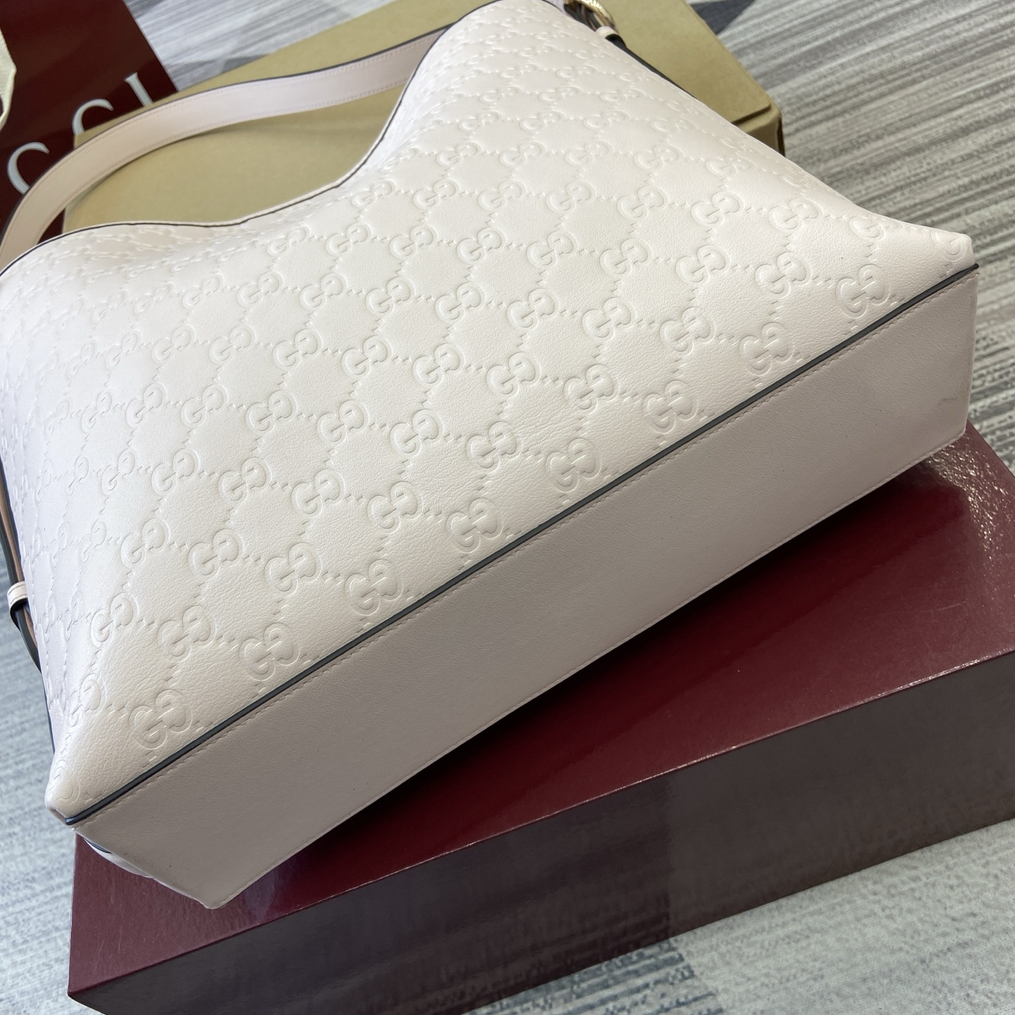 Gucci Emblem Embossed Leather Bucket Bag - Pale Pink, 30.5 x 30.5 x 9 cm 9 i1756271366655 1759 0 7