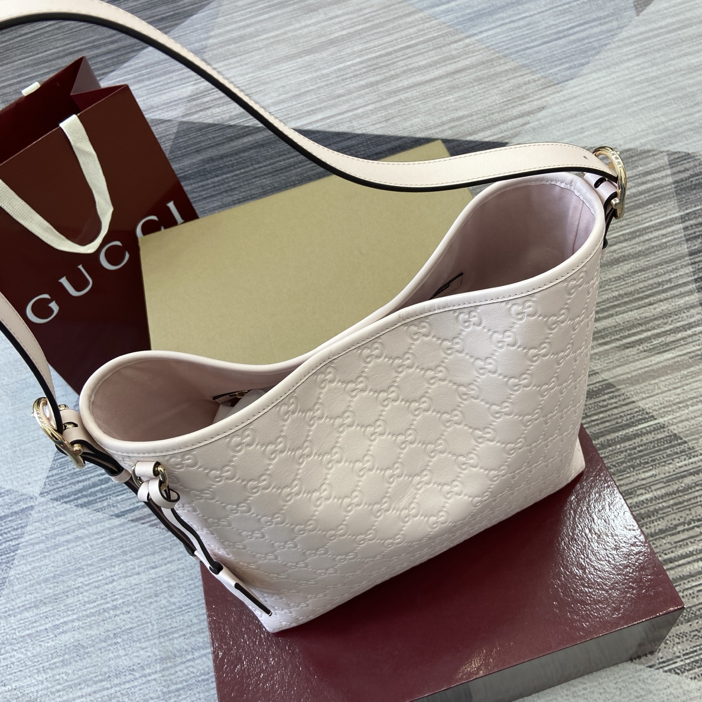Gucci Emblem Embossed Leather Bucket Bag - Pale Pink, 30.5 x 30.5 x 9 cm 6 i1756271366742 7222 0 3