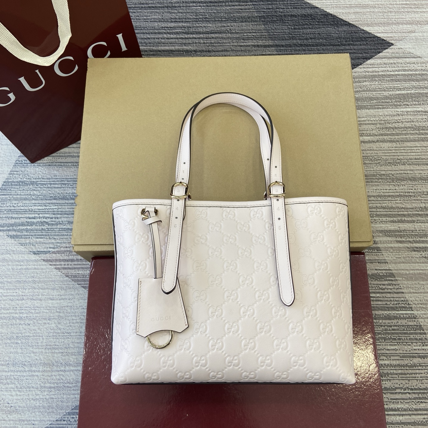 Gucci Emblem Embossed Leather Tote Bag, Light Pink, 25cm, Adjustable Strap 3 i1756271388863 5886 0 0