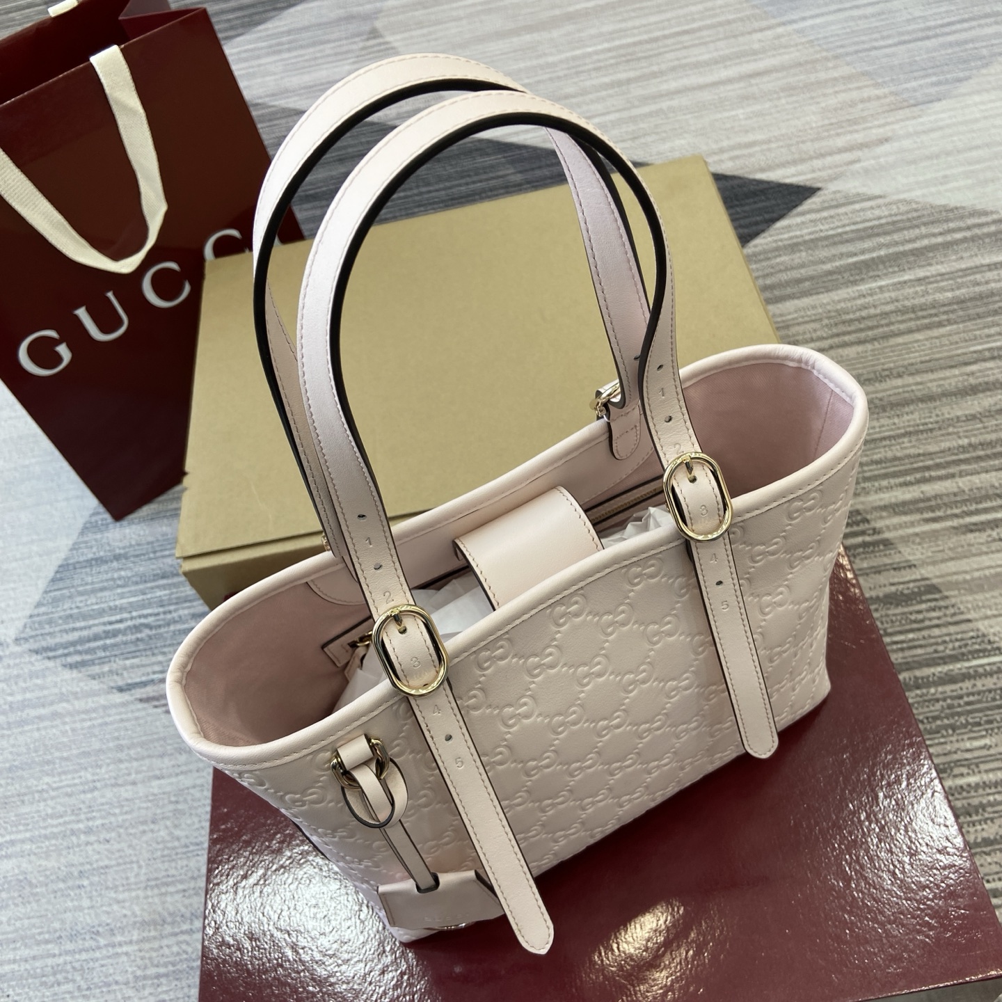 Gucci Emblem Embossed Leather Tote Bag, Light Pink, 25cm, Adjustable Strap 6 i1756271392361 6617 0 4