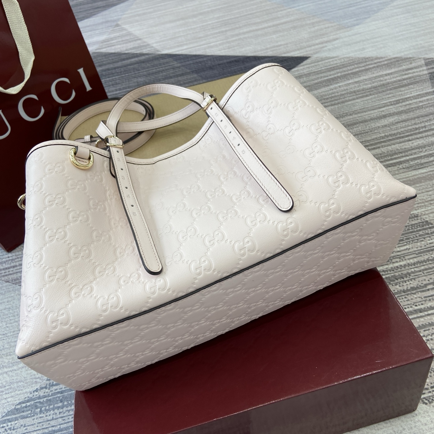 Gucci Emblem Small Tote Bag in Pink Leather with Adjustable Strap 8 i1756271422435 2182 0 7