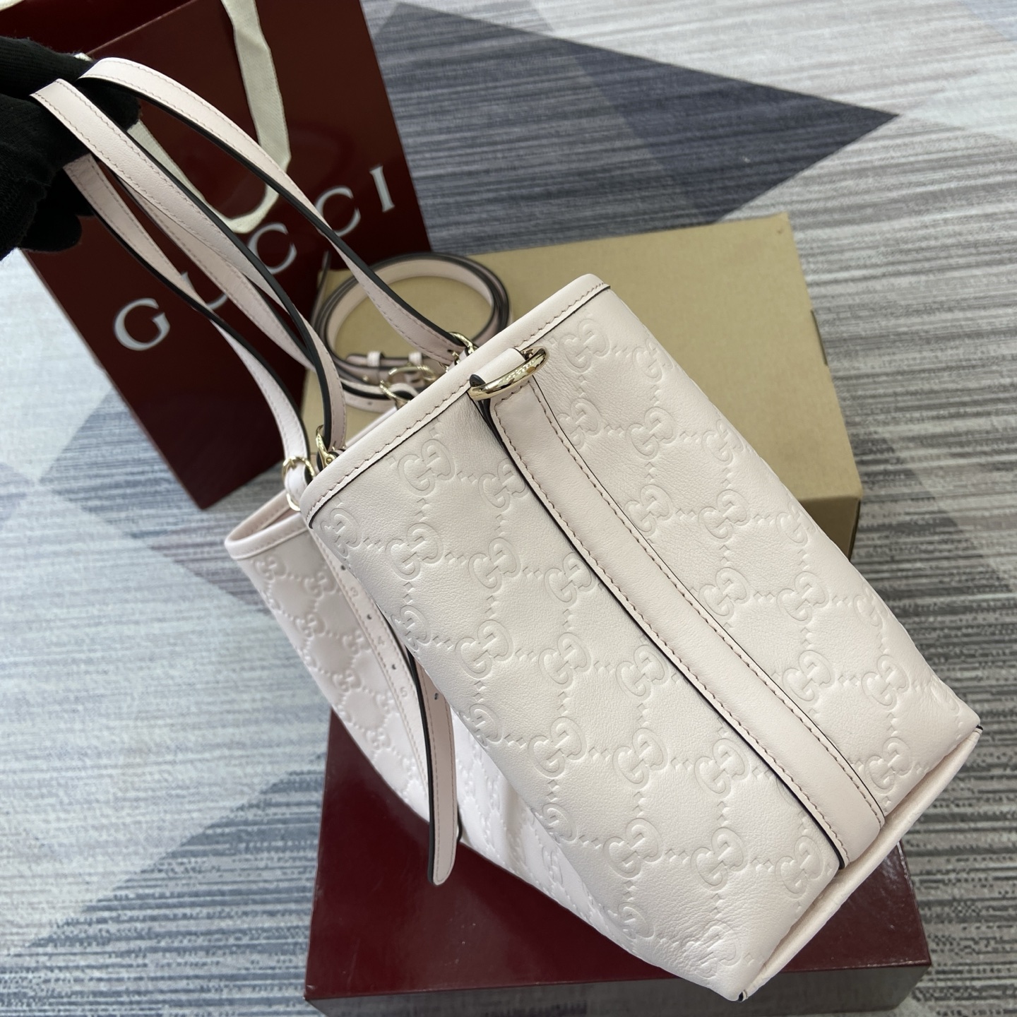 Gucci Emblem Small Tote Bag in Pink Leather with Adjustable Strap 4 i1756271422579 5666 0 2