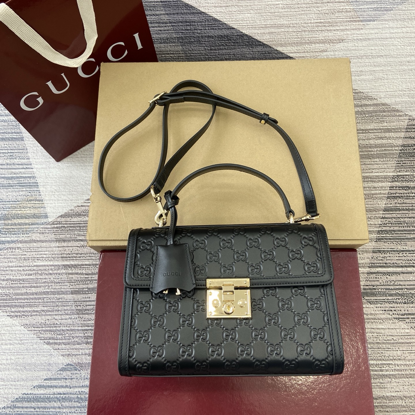 Gucci Padlock Black Embossed Leather Top Handle Bag - Stylish & Versatile 3 i1756375911974 640 0 0